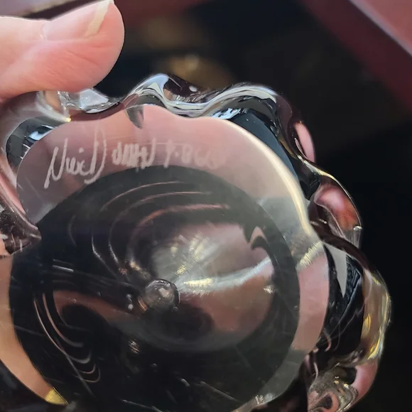 Magnum Neil Duman large signed glass paperweight